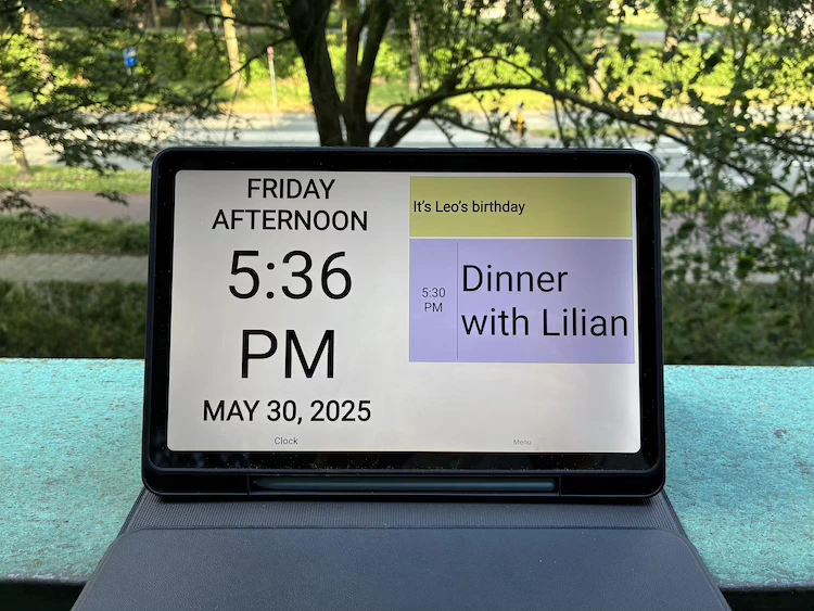 A Calendar Clock displaying the time, a note, and an image of a landscape.